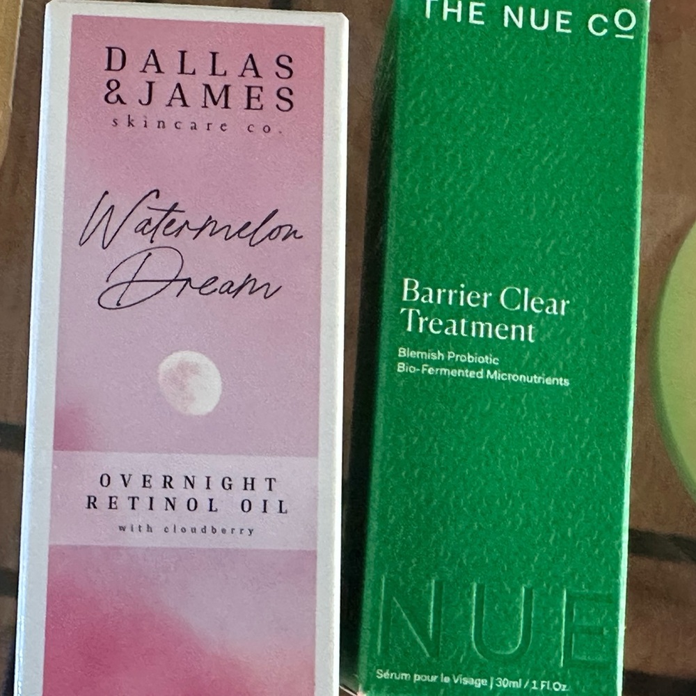 Makeup Set with Pink and Gold Accents - Picture 10 of 16